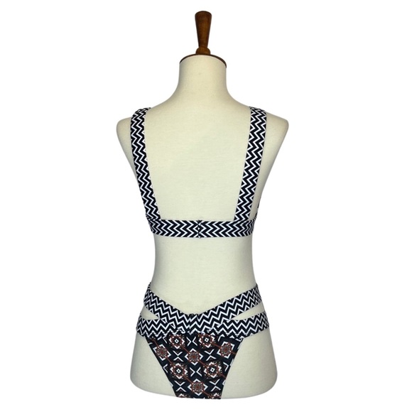 Strappy Black & White Chevron Geometric Bandage Bikini - Picture 11 of 15